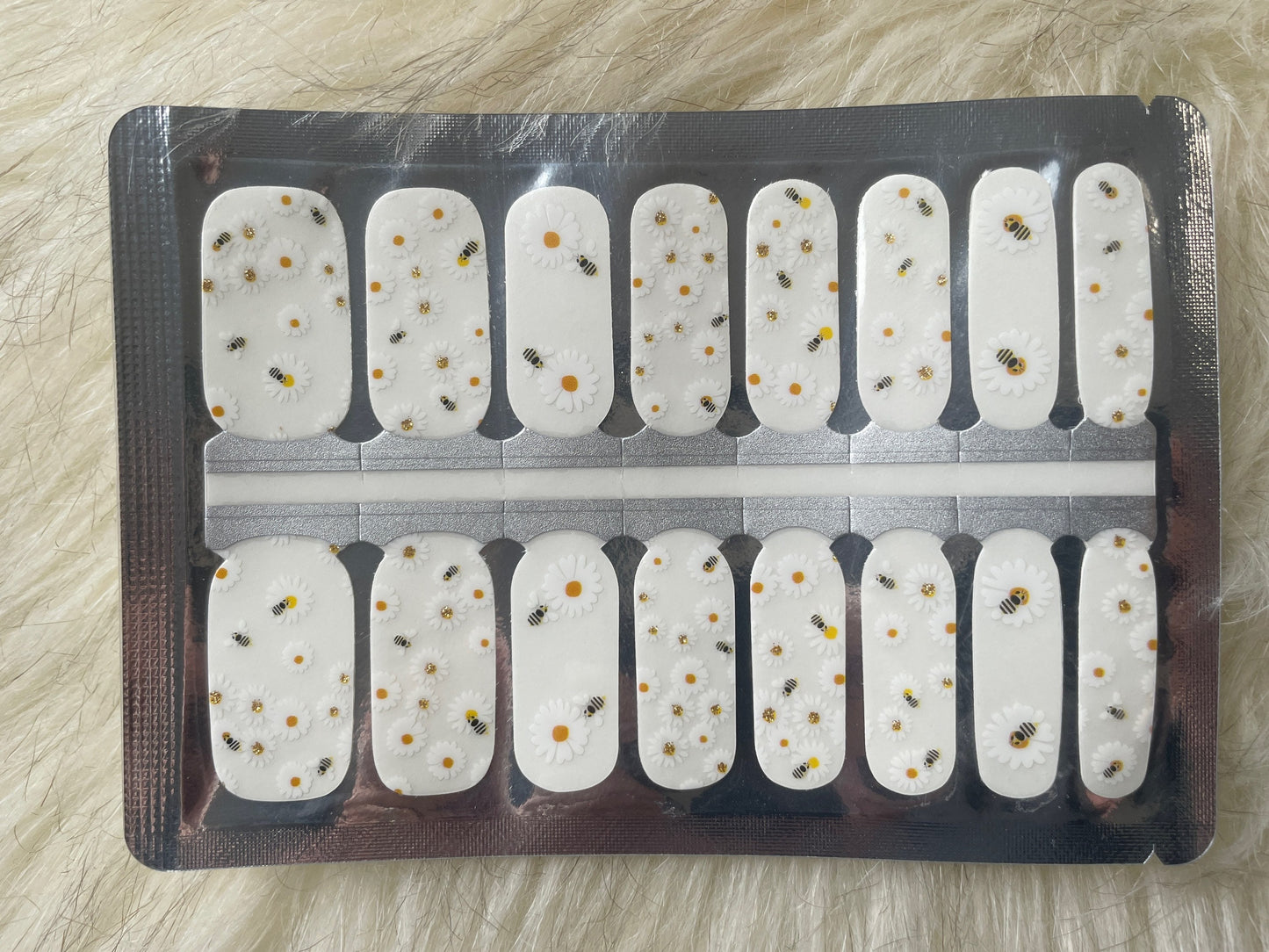 Transparent - Clear - White - Bees and Daisies - Dry Nail Polish - Long Wear Nail Wraps