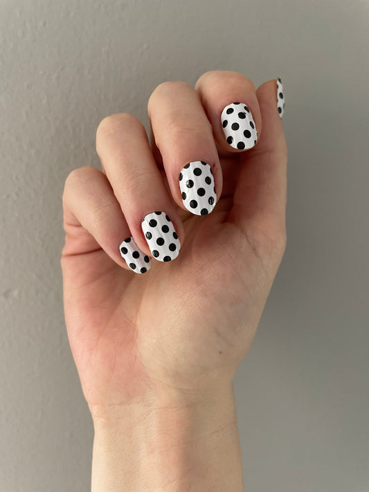 Nail Wrap - Nail Polish Wrap - Nail Sticker - Black Polka Dot - Black and White - Nail Wrap