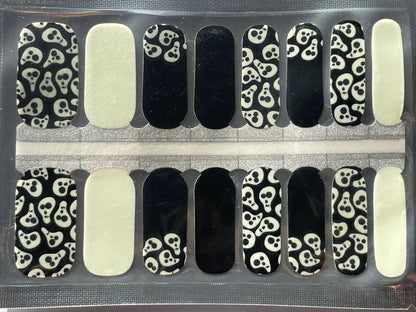 Glow in the dark Nail Wraps - Nail Stickers - Back and White Skulls - Dry Nail Polish - Long Wear Nail Wraps - Nail Decals