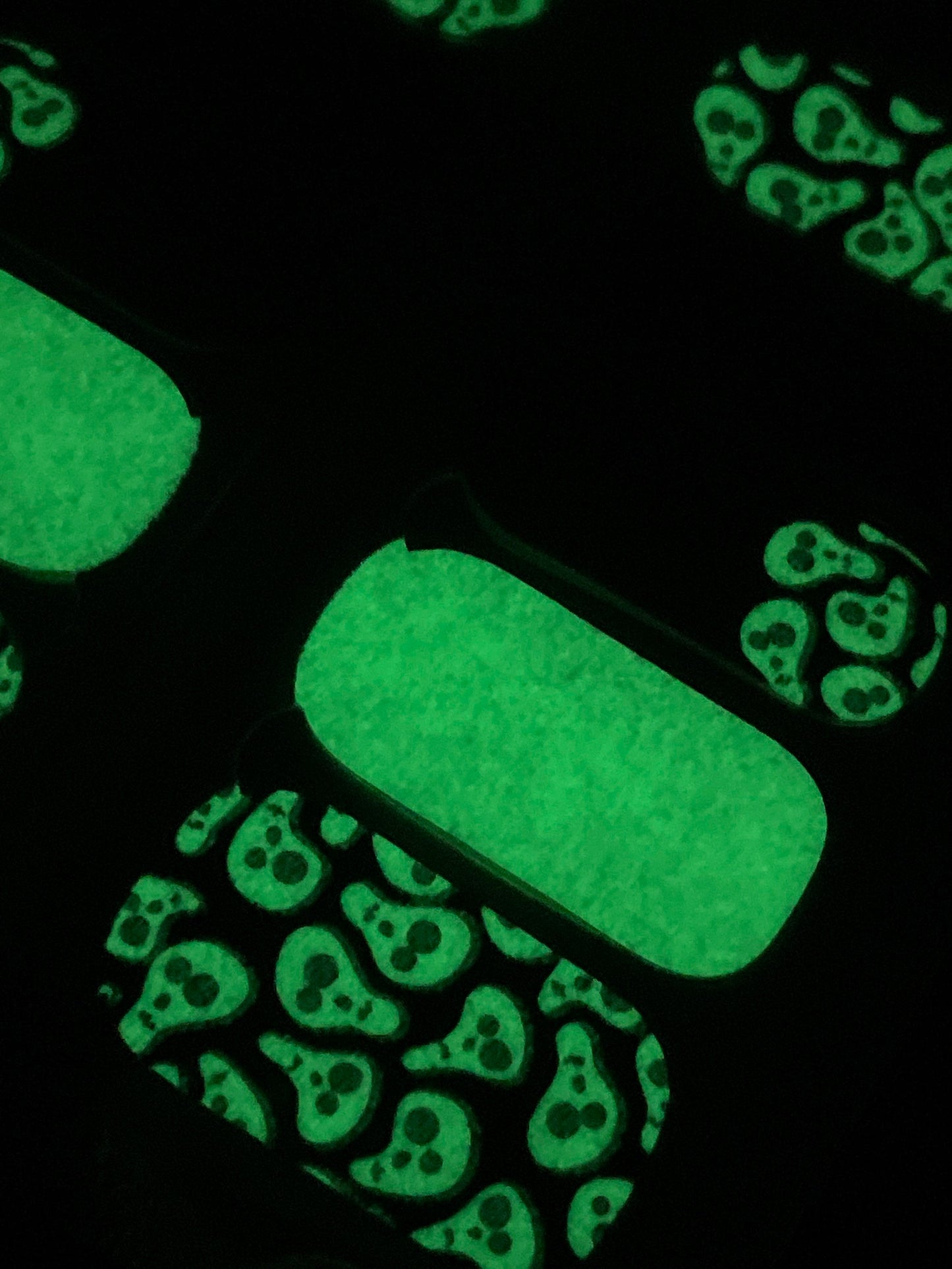 Glow in the dark Nail Wraps - Nail Stickers - Back and White Skulls - Dry Nail Polish - Long Wear Nail Wraps - Nail Decals