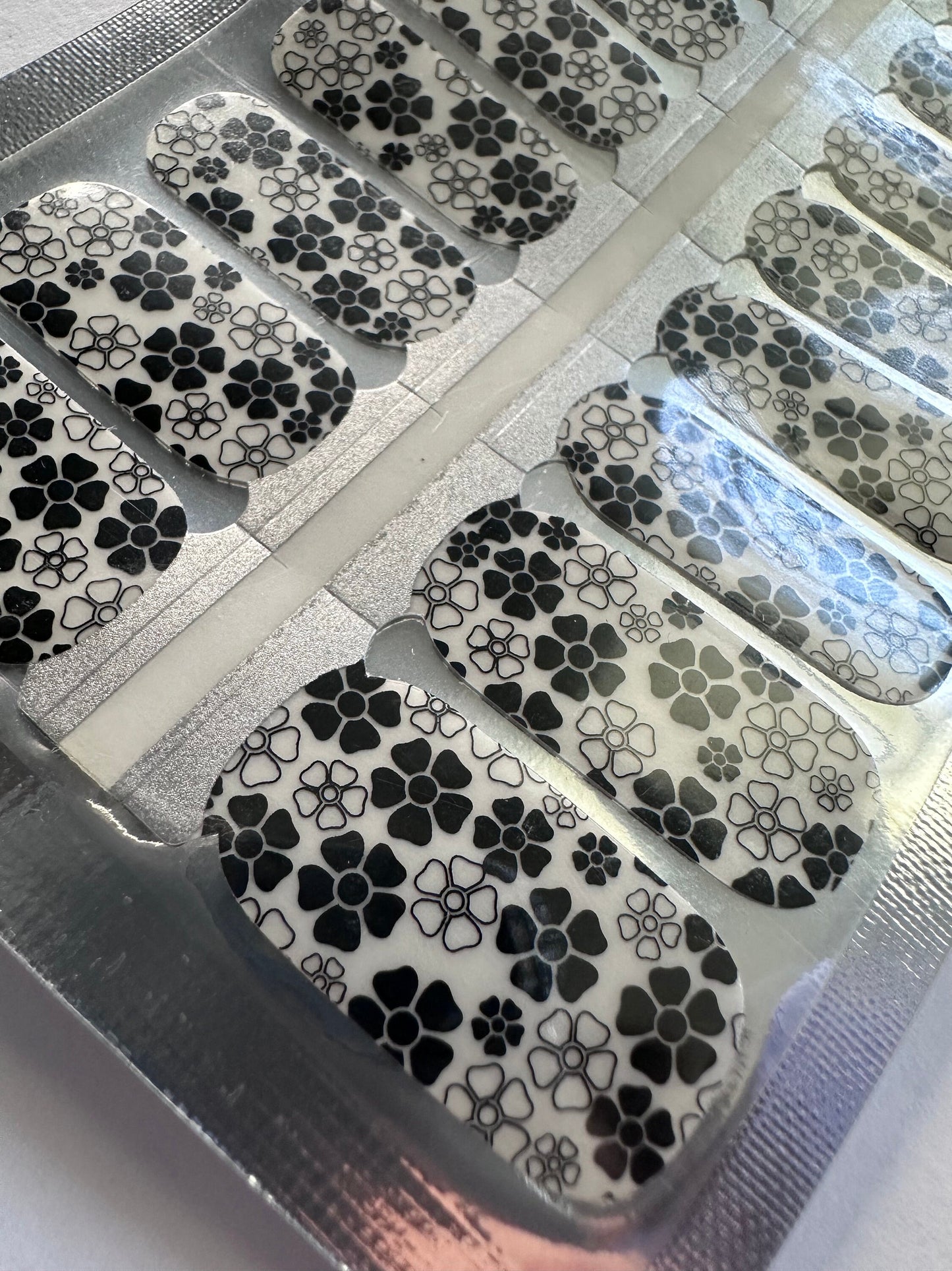 Transparent Black and White Flower Nail Wrap