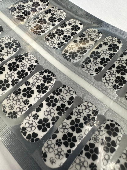 Transparent Black and White Flower Nail Wrap